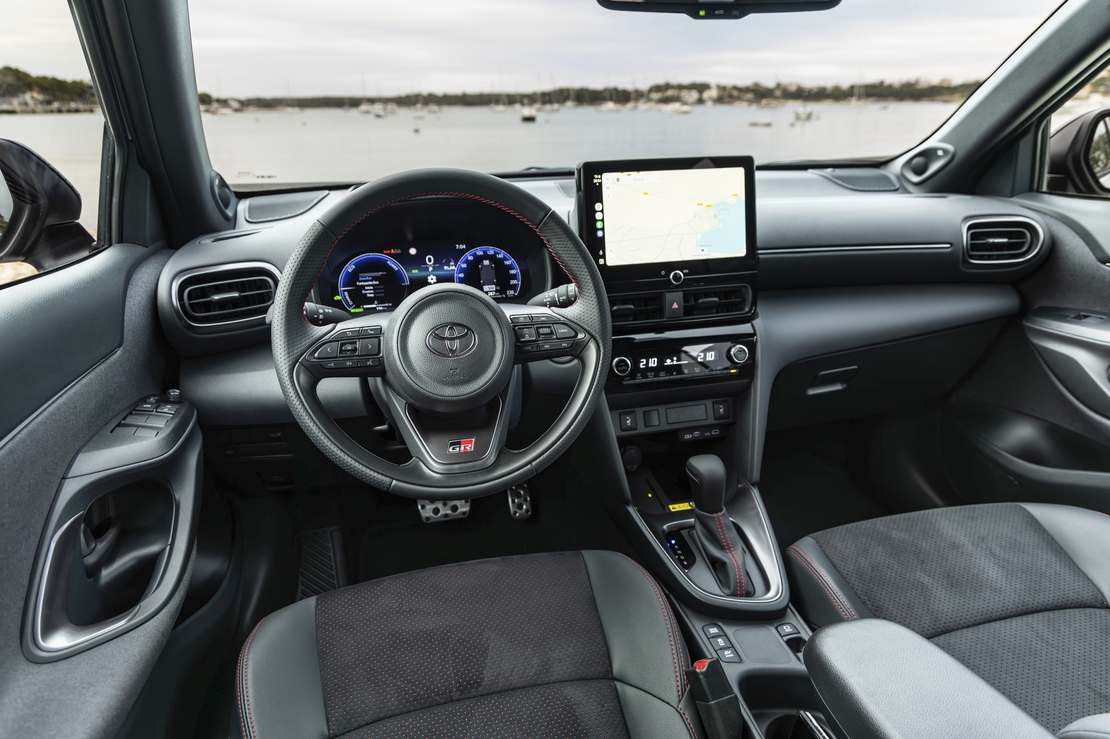 2024 _Yaris_Cross_Dynamic Grey_DPL_Interior 06