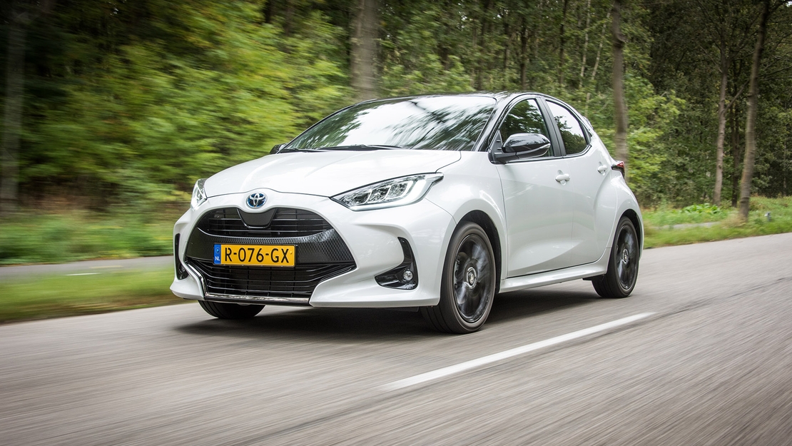 Toyota-Yaris-exterieur-rijdend-schuinvoor-model-2022