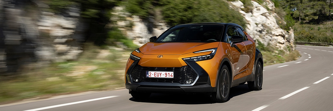 Toyota-C-HR-exterieur-driekwart-rechtsvoor-Hero-dlrsts