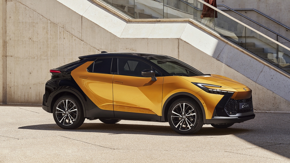 Toyota-C-HR-exterieur-zijaanzicht-zilver