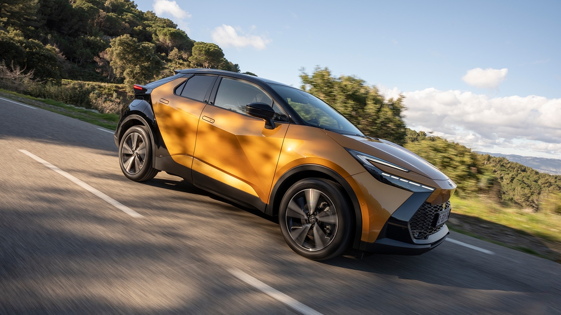 Toyota-C-HR-exterieur-driekwart-linksvoor-Autoreview