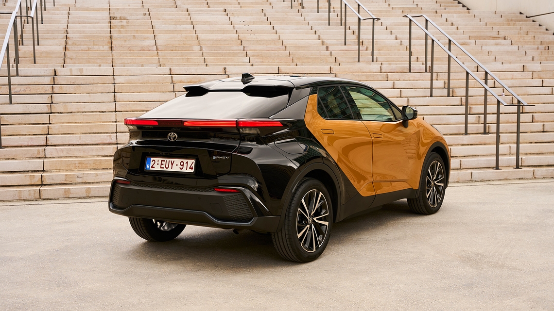 Toyota-C-HR-exterieur-driekwart-rechtsachter-Autozine